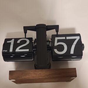 Black and White Flip Clock